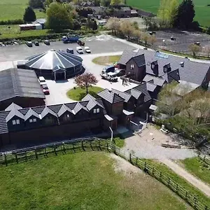Hanaverian With Amazing Views Of Stud Farm. Apartment Driffield